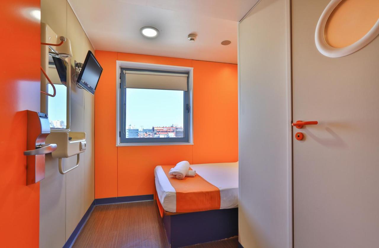Easyhotel Sofia Bagian luar foto