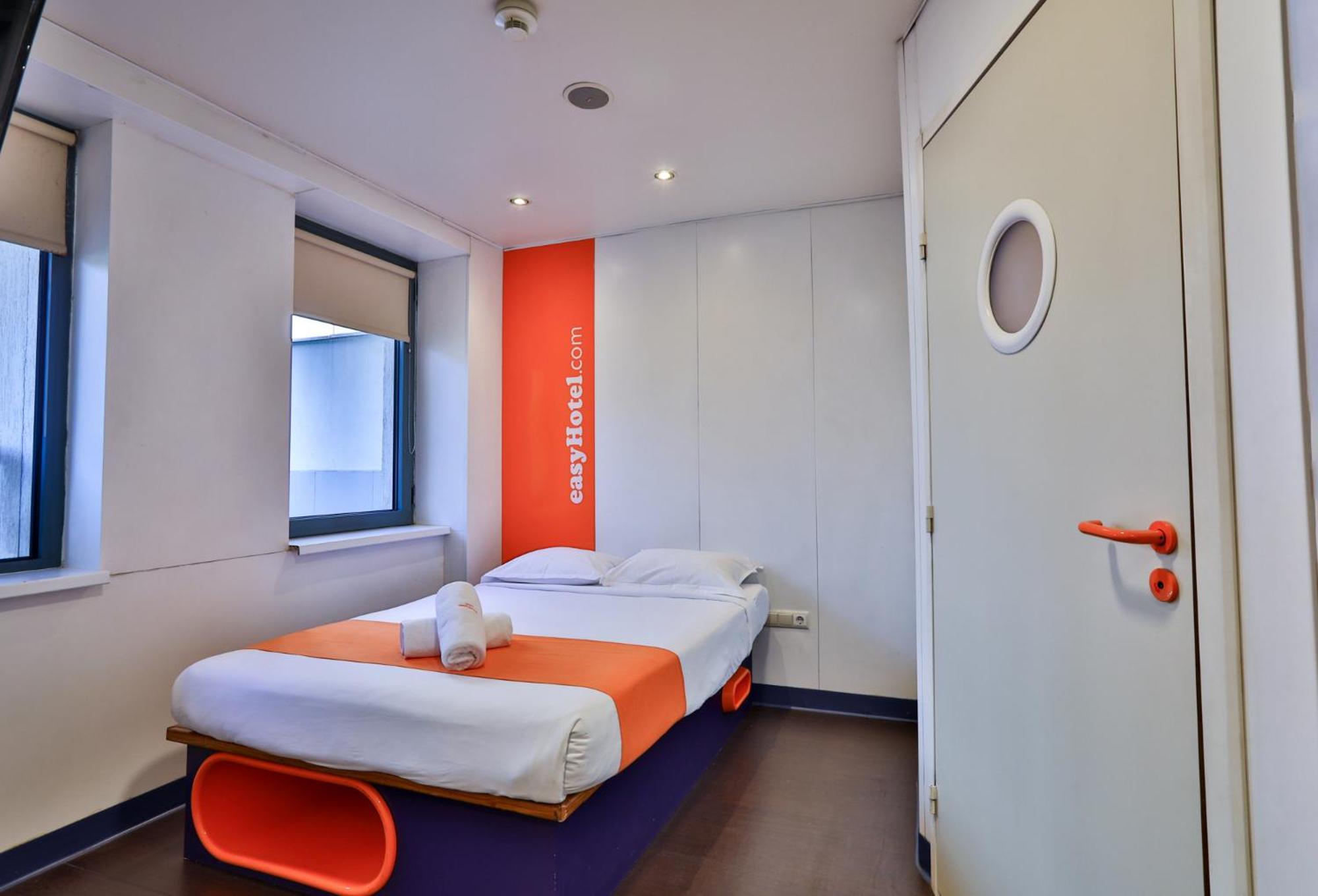 Easyhotel Sofia Bagian luar foto
