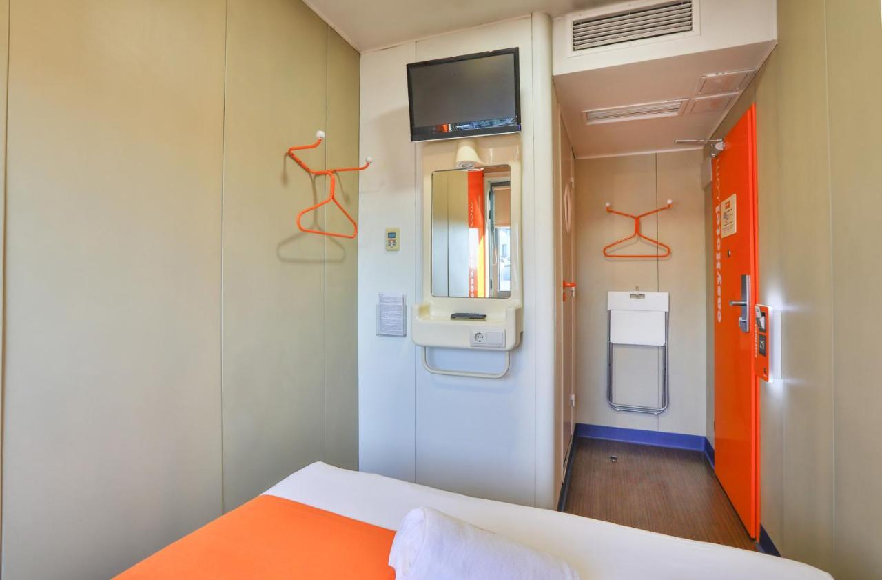 Easyhotel Sofia Bagian luar foto