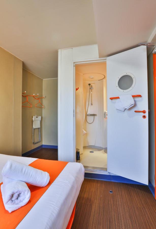 Easyhotel Sofia Bagian luar foto