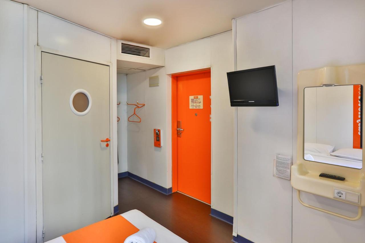 Easyhotel Sofia Bagian luar foto