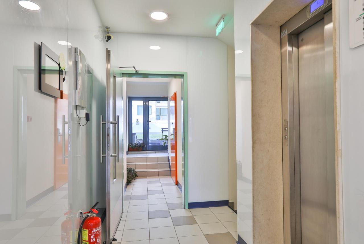Easyhotel Sofia Bagian luar foto