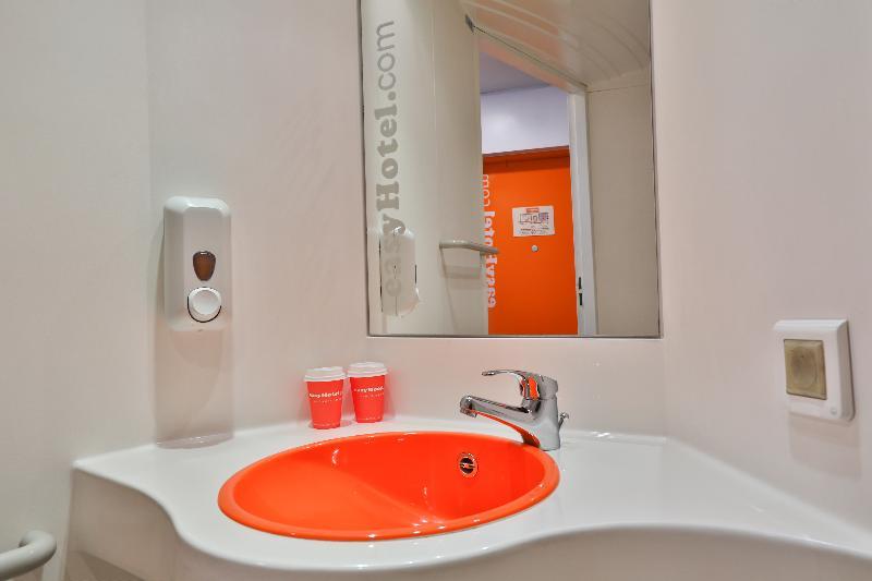 Easyhotel Sofia Bagian luar foto